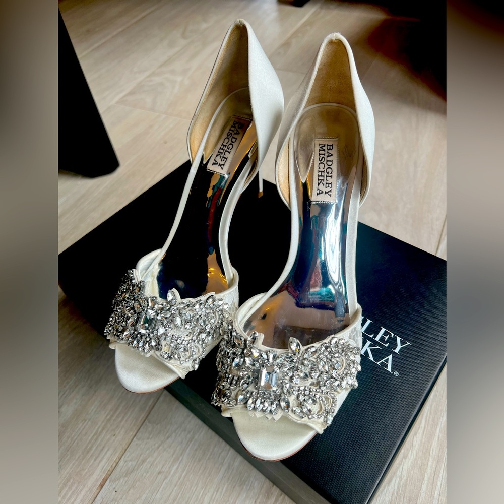 Badgley Mischka Andrea heel size 8 Ivory Satin